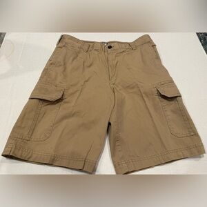 Izod cargo shorts size 32